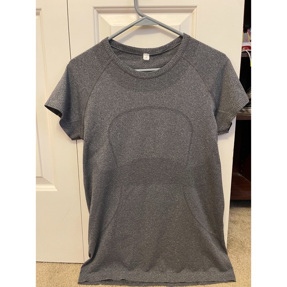 Lululemon Athletica Tee